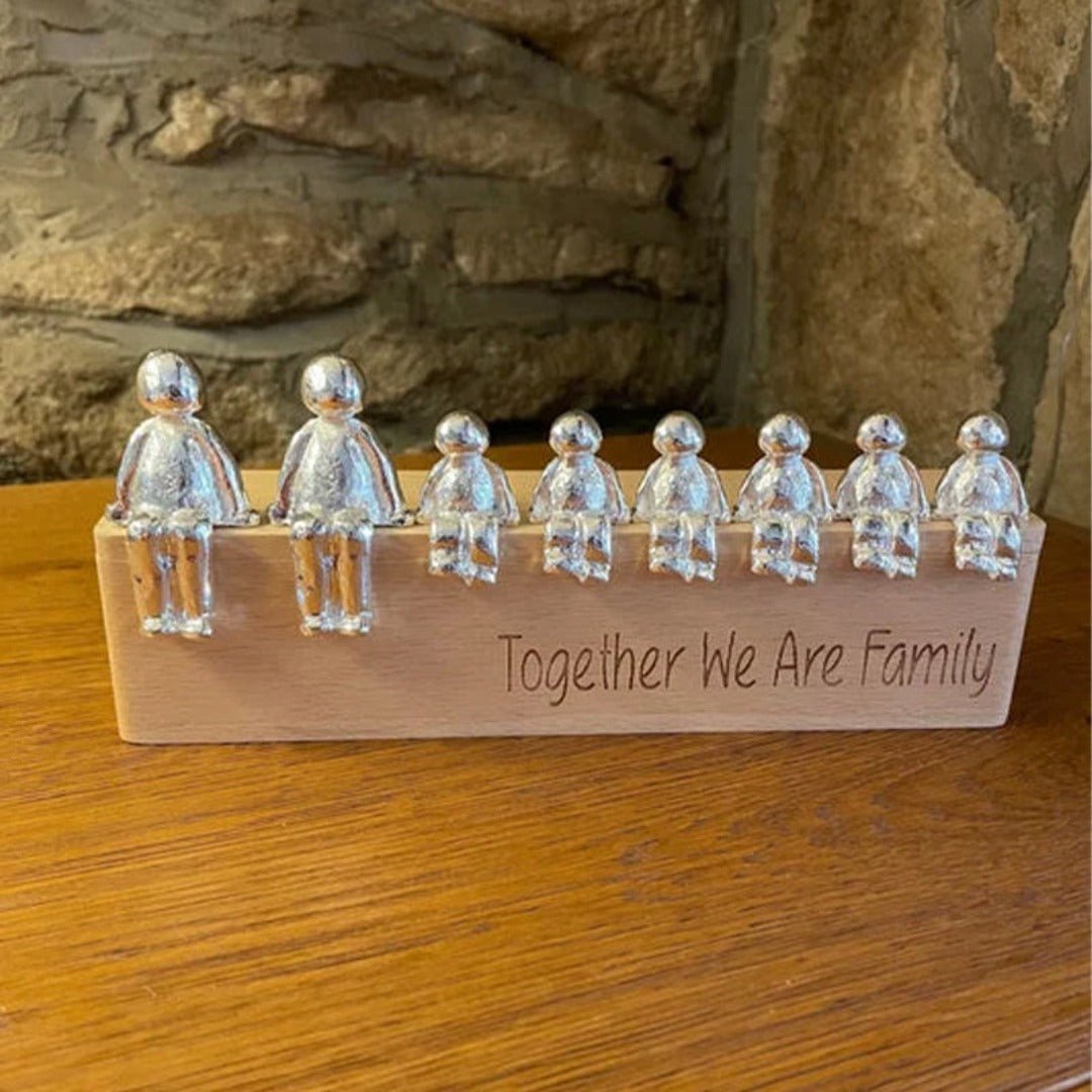 Family Sculpture β Handcrafted Decorative Figurine Representing Family Connection