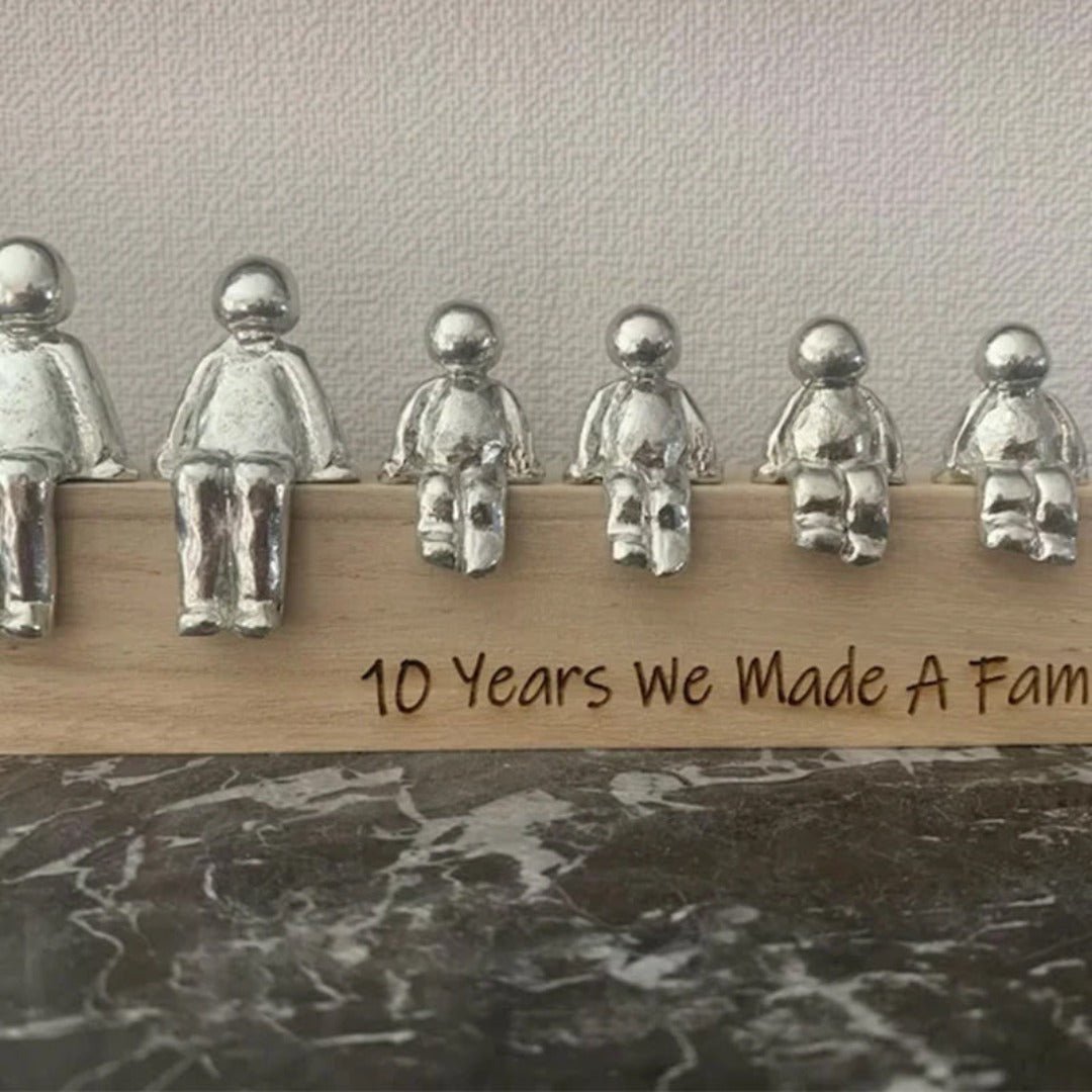 Family Sculpture – Handcrafted Decorative Figurine Representing Family Connection