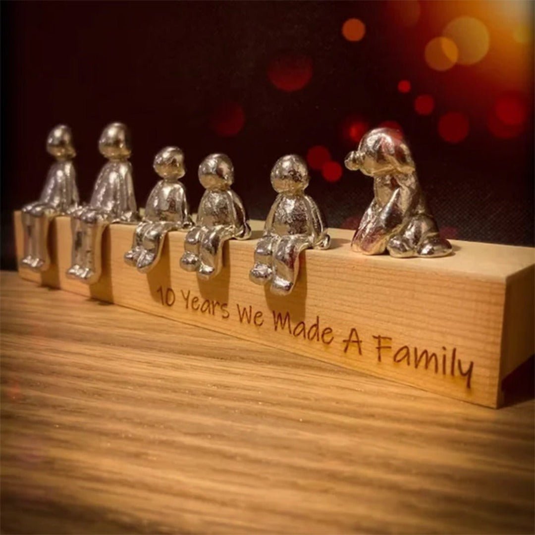 Family Sculpture – Handcrafted Decorative Figurine Representing Family Connection