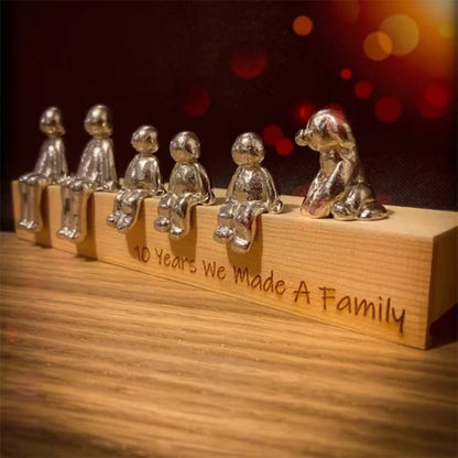 Family Sculpture – Handcrafted Decorative Figurine Representing Family Connection