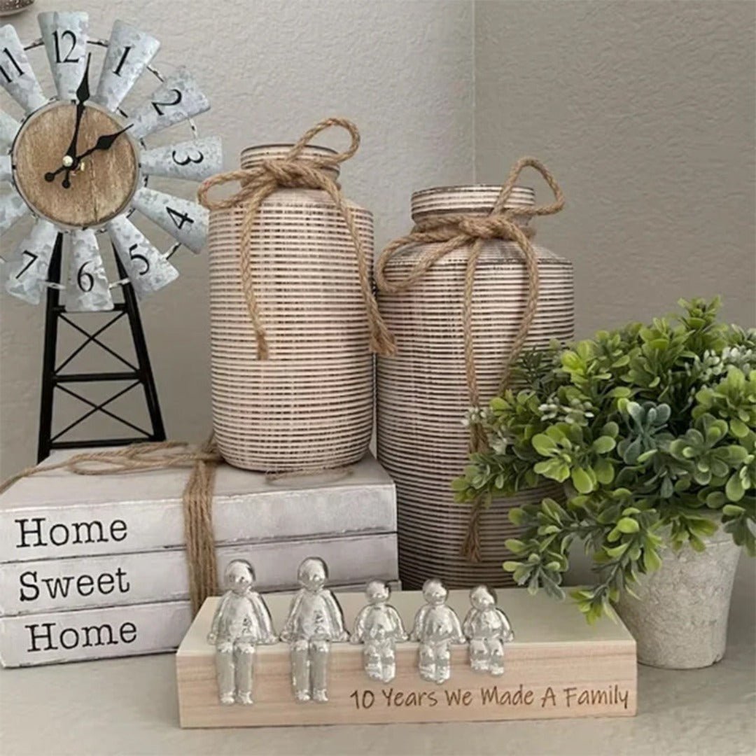 Family Sculpture – Handcrafted Decorative Figurine Representing Family Connection