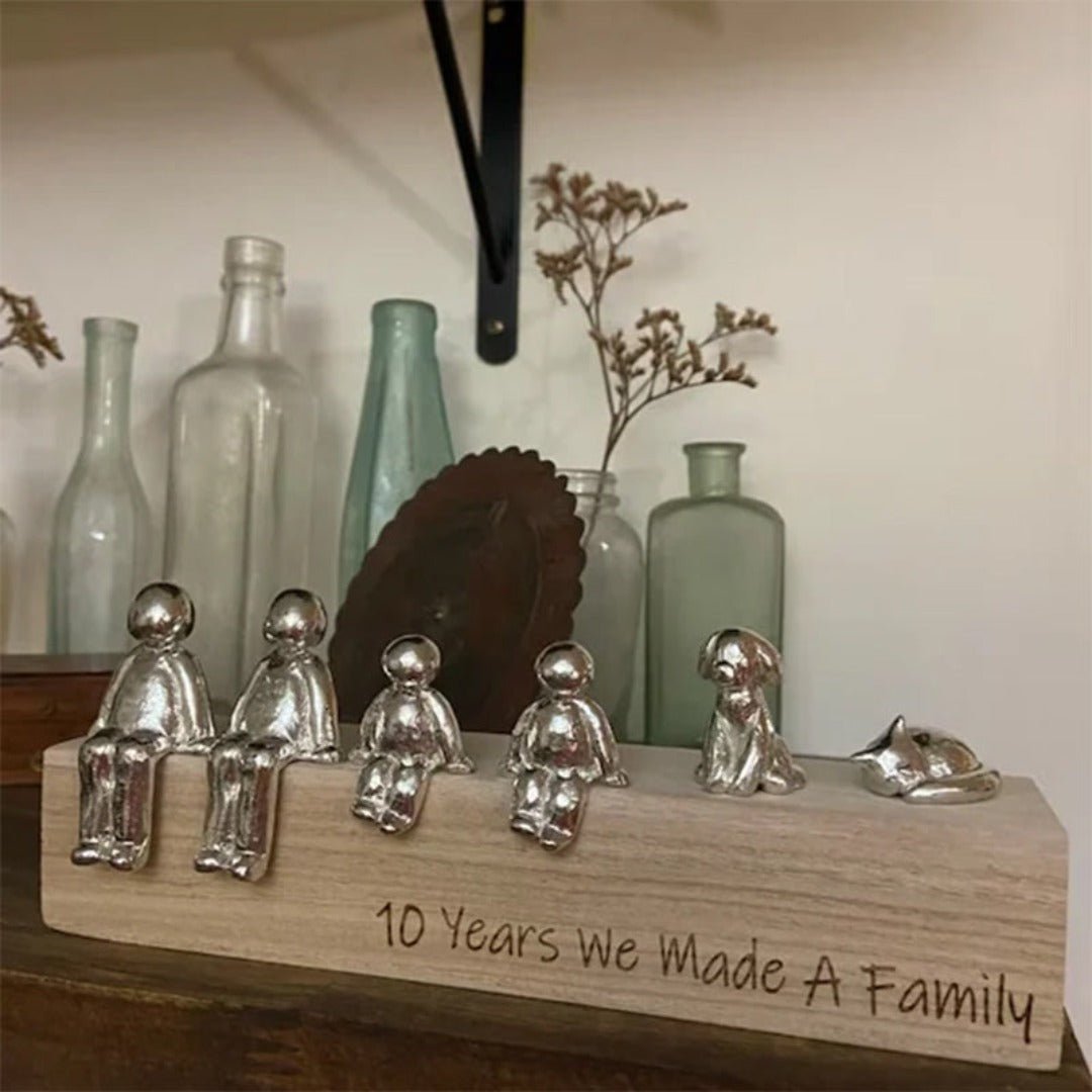 Family Sculpture – Handcrafted Decorative Figurine Representing Family Connection
