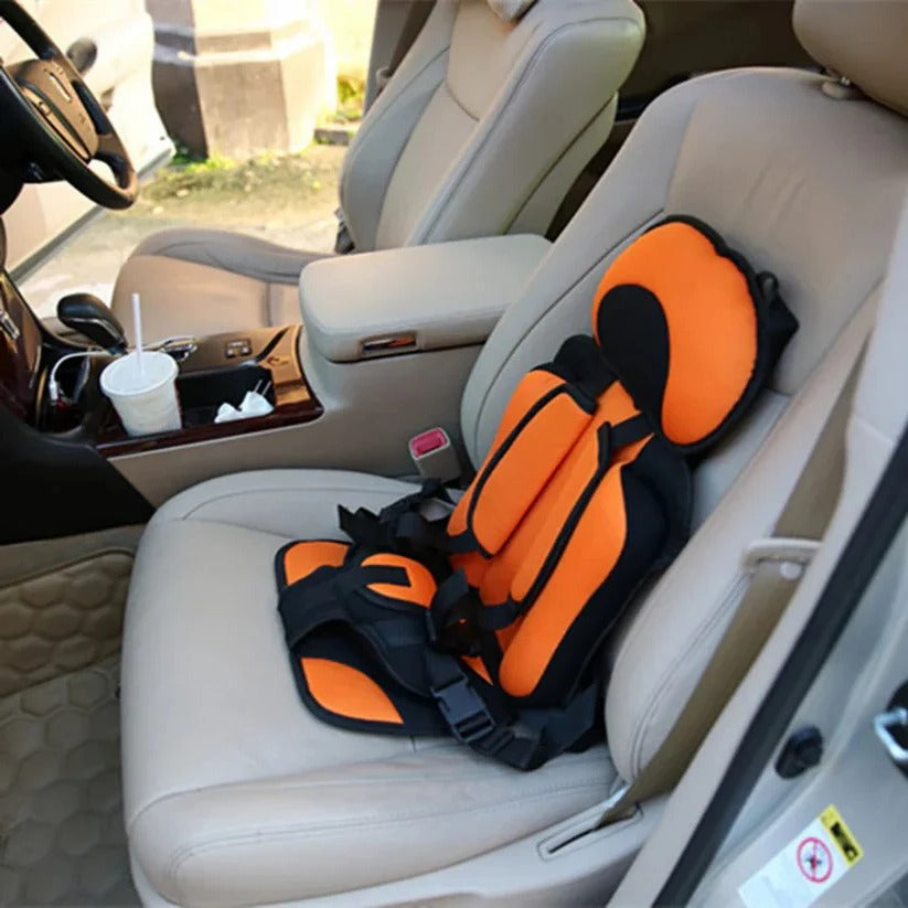 Foldable Child Travel Seat with Five-Point Harness and Quick Installation