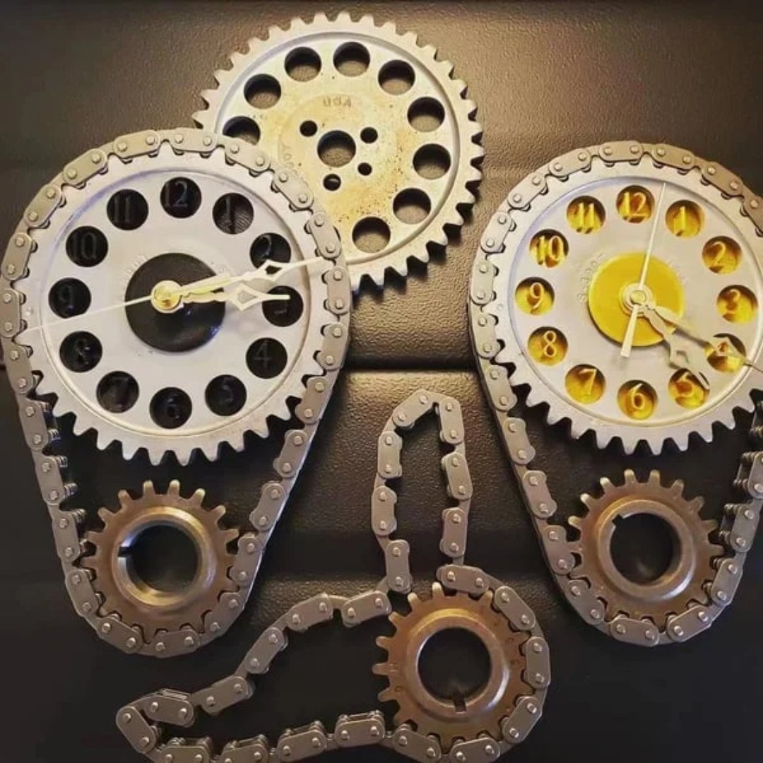 Modern Wall Clock with Moving Gear Mechanism