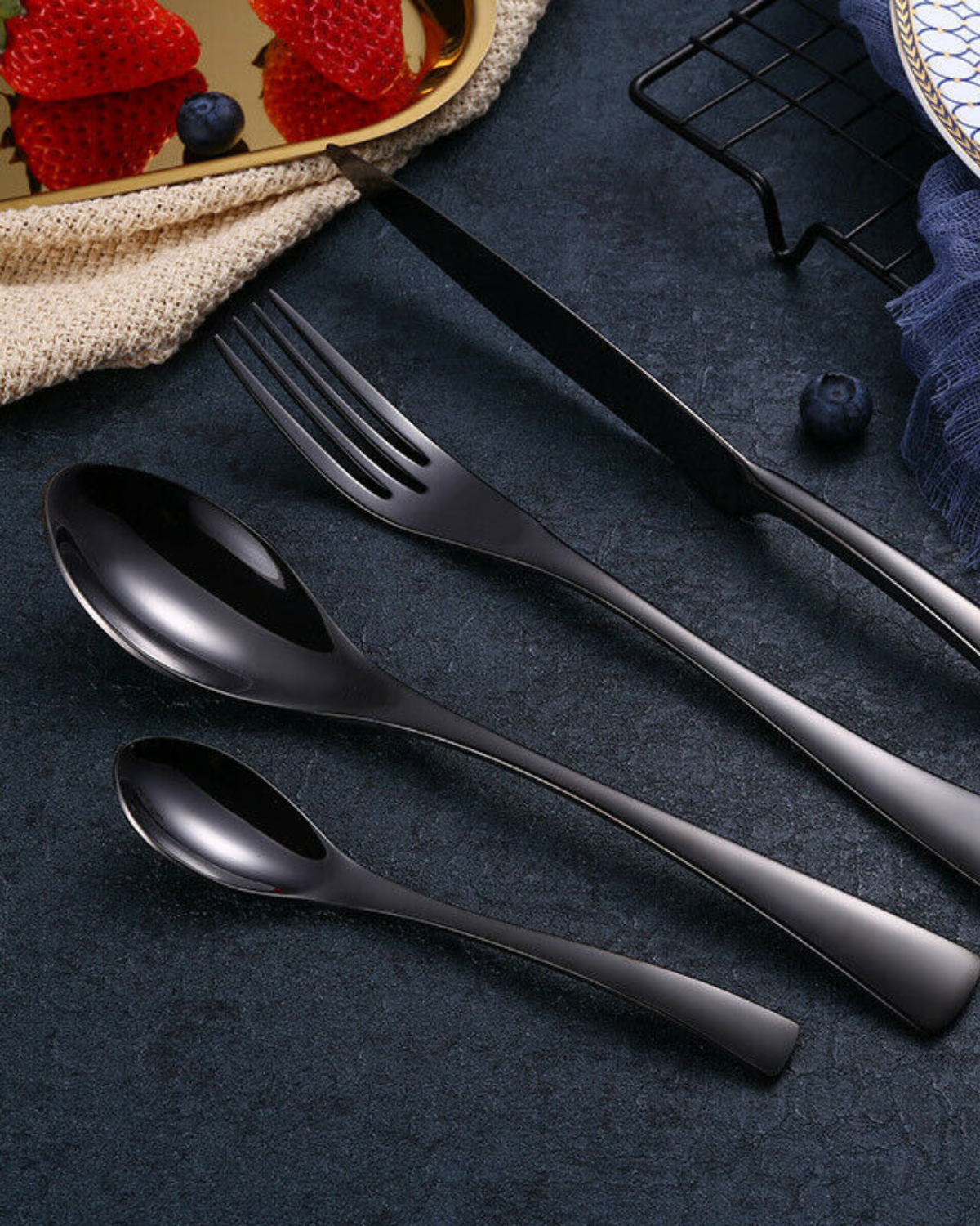 Stainless Steel Cutlery Set with Polished Finish and Ergonomic Design