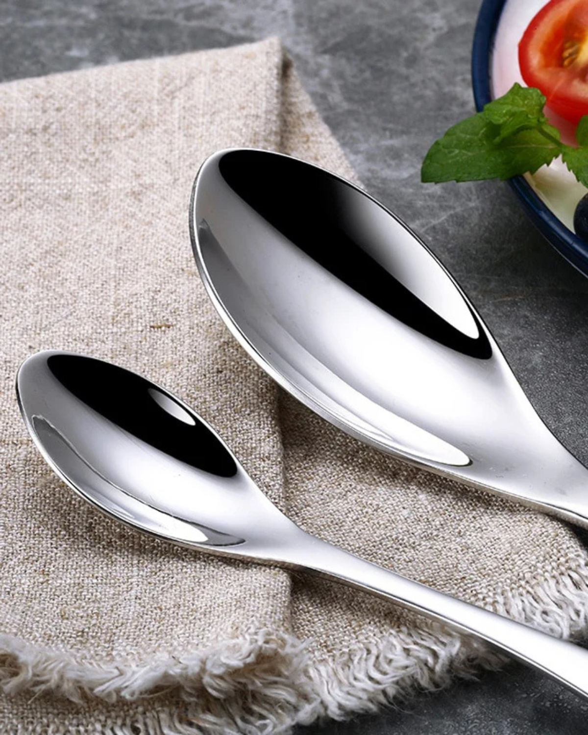 Stainless Steel Cutlery Set with Polished Finish and Ergonomic Design