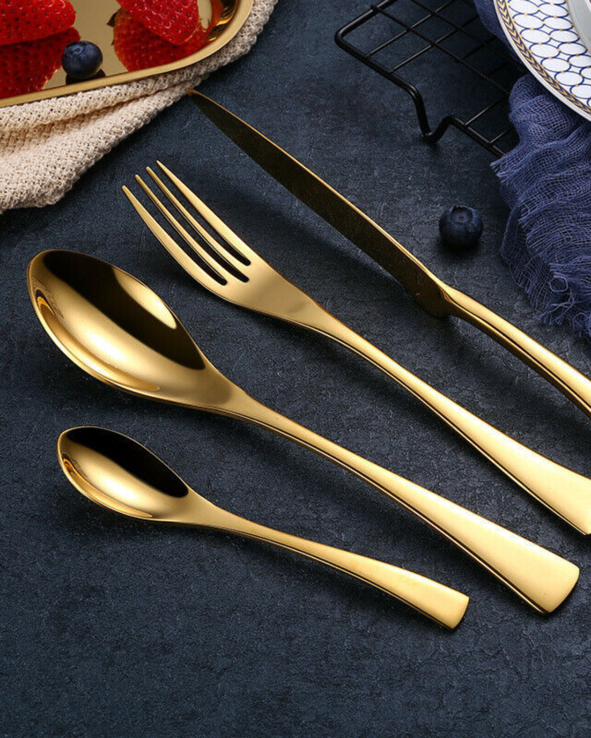 Stainless Steel Cutlery Set with Polished Finish and Ergonomic Design