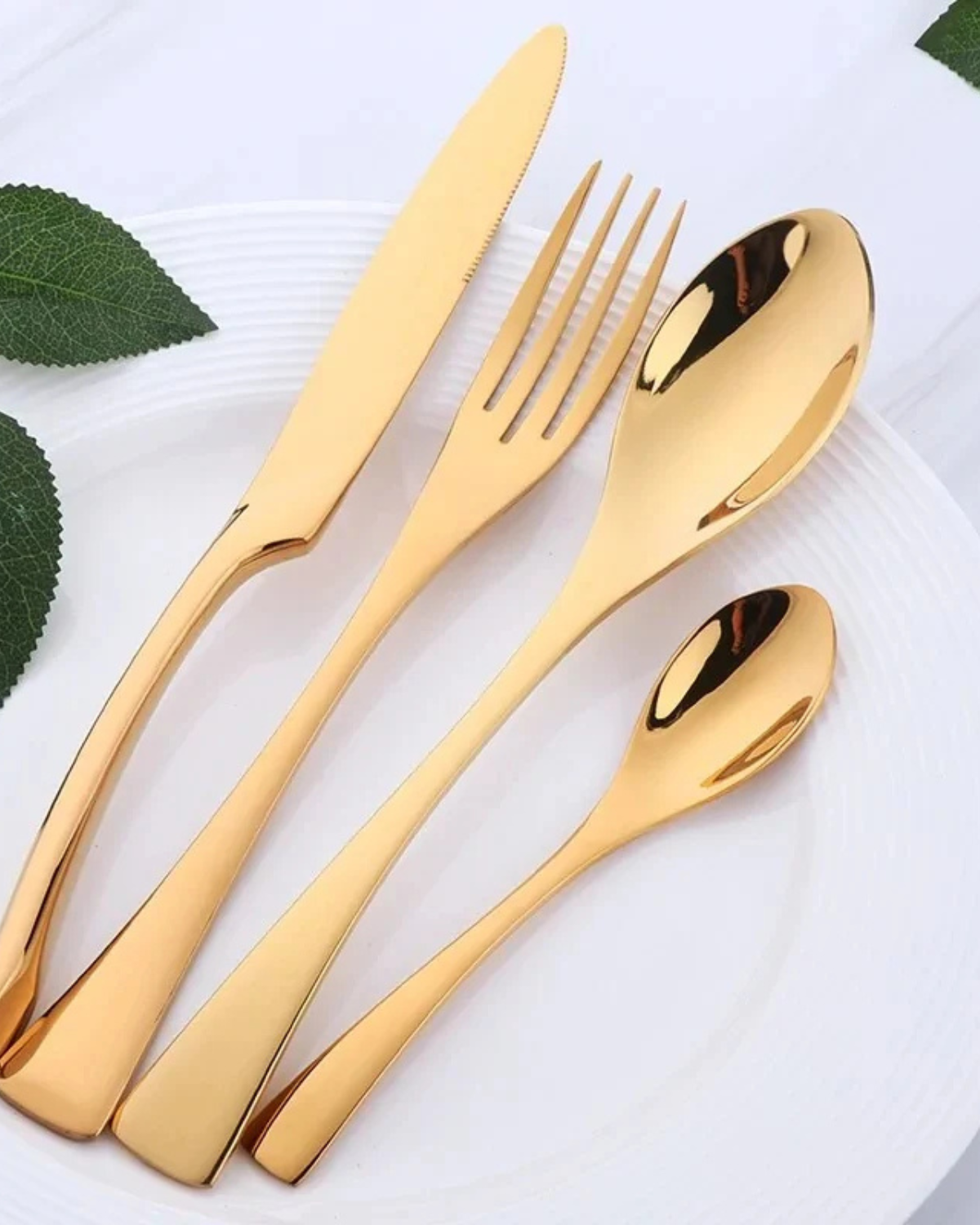 Stainless Steel Cutlery Set with Polished Finish and Ergonomic Design