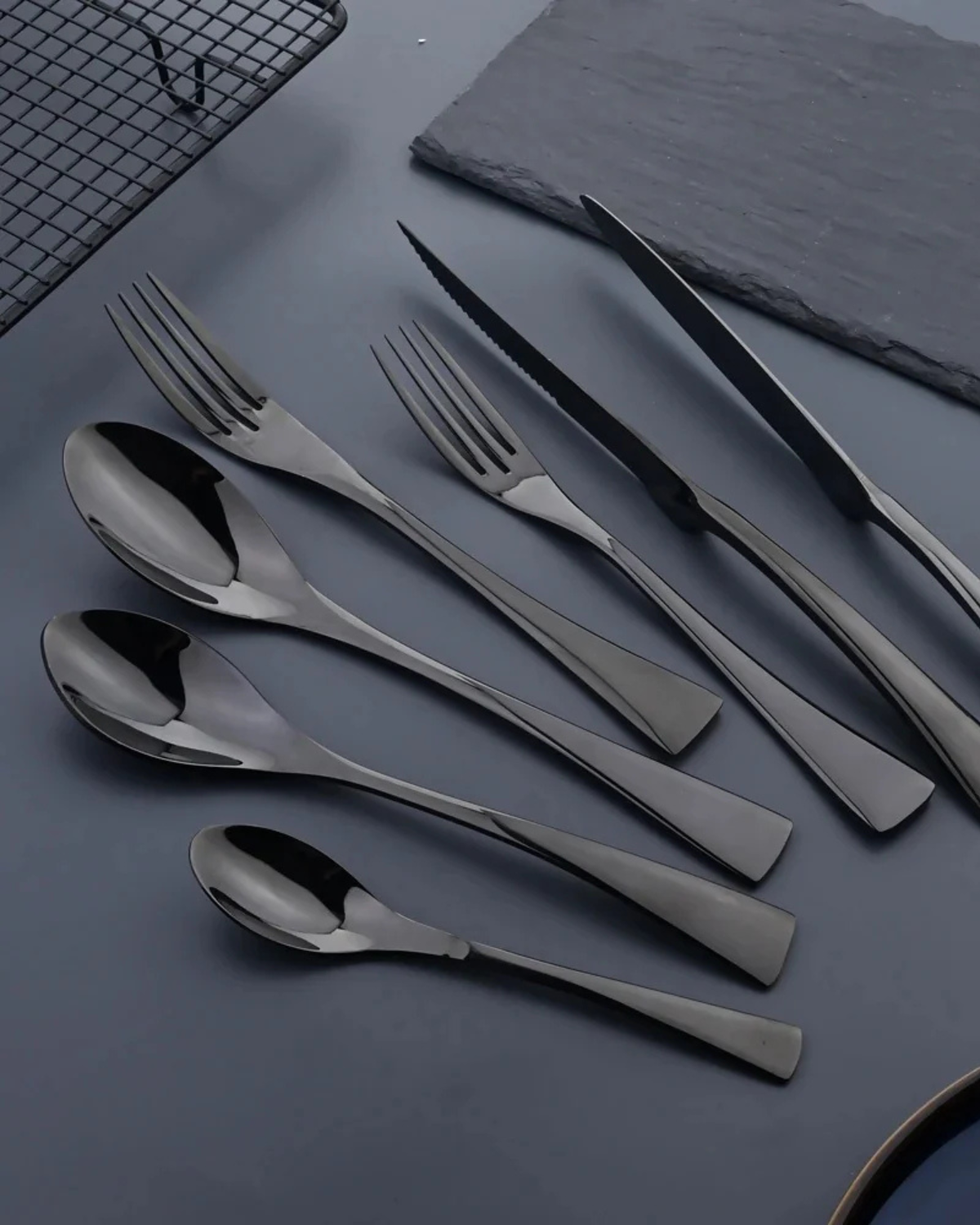 Stainless Steel Cutlery Set with Polished Finish and Ergonomic Design