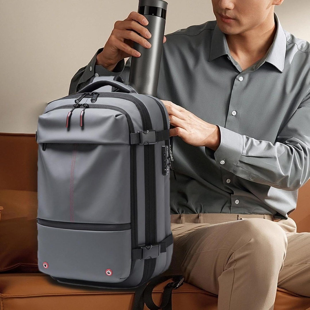 Structured 60L Compression Rucksack with Expandable Storage