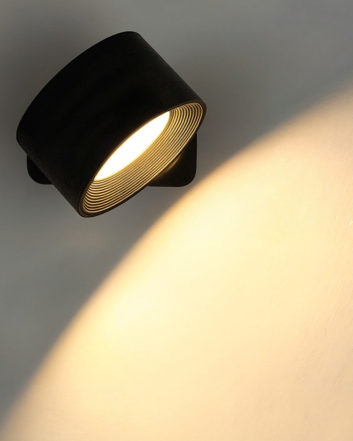 Wireless 360° Adjustable Wall Light for Modern Interior Lighting